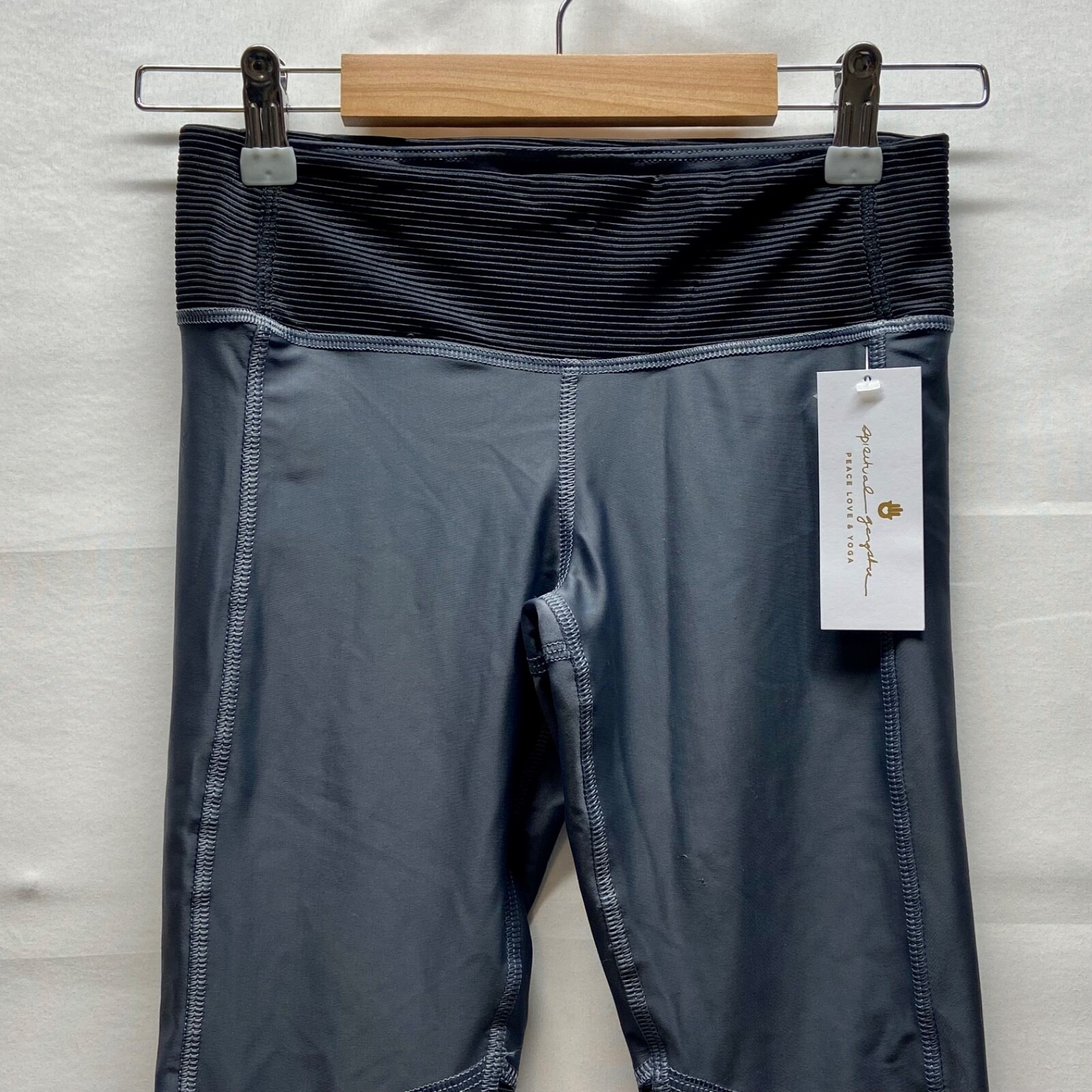 Spiritual Gangster Leggings Women's Xs/S Grey Black Colorblock Crop/Capri Nwt — image 2 of 8